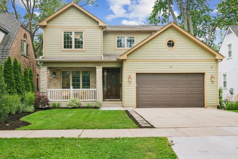 Photo of 824 N Ridge Avenue, Arlington Heights, IL 60004 (MLS # 12681366)