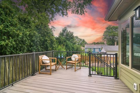 Tiny photo for 824 N Ridge Avenue, Arlington Heights, IL 60004 (MLS # 12681366)