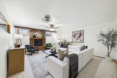 Tiny photo for 131 W Everett Road, Lake Forest, IL 60045 (MLS # 12601030)