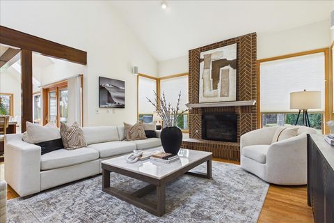 Tiny photo for 131 W Everett Road, Lake Forest, IL 60045 (MLS # 12601030)