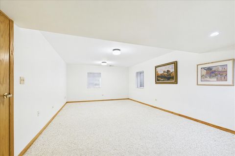 Tiny photo for 131 W Everett Road, Lake Forest, IL 60045 (MLS # 12601030)