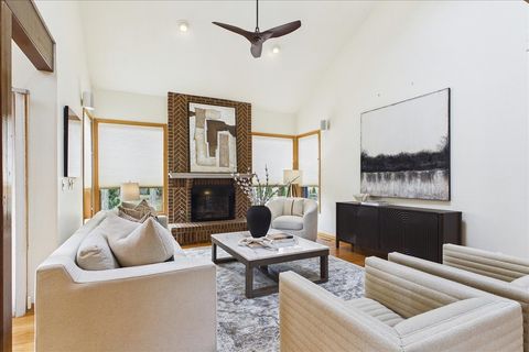 Tiny photo for 131 W Everett Road, Lake Forest, IL 60045 (MLS # 12601030)