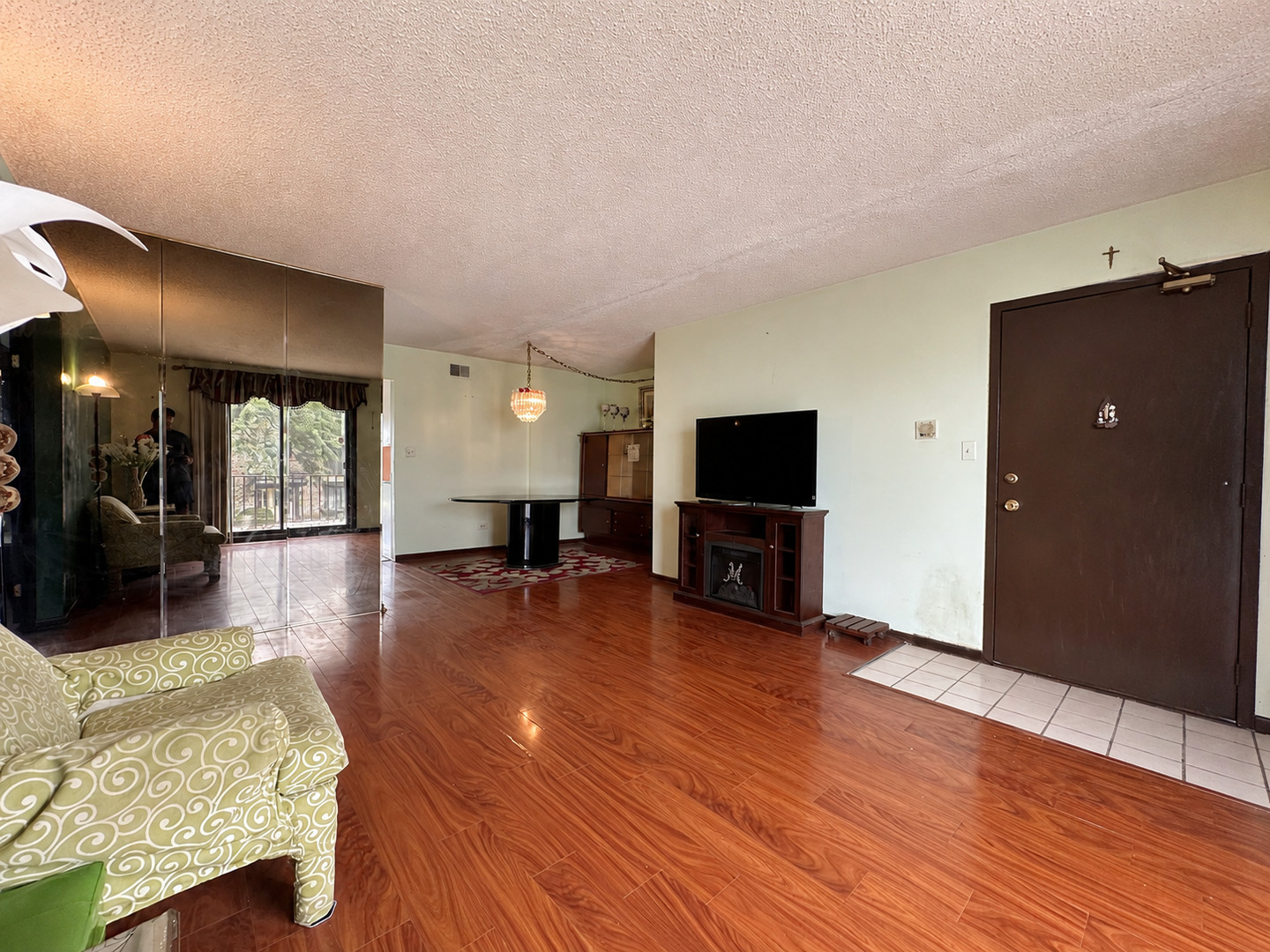 5408 Chateau Drive 3