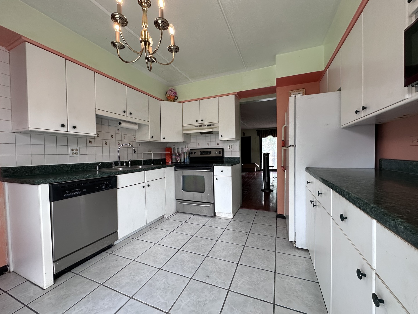 5408 Chateau Drive 3