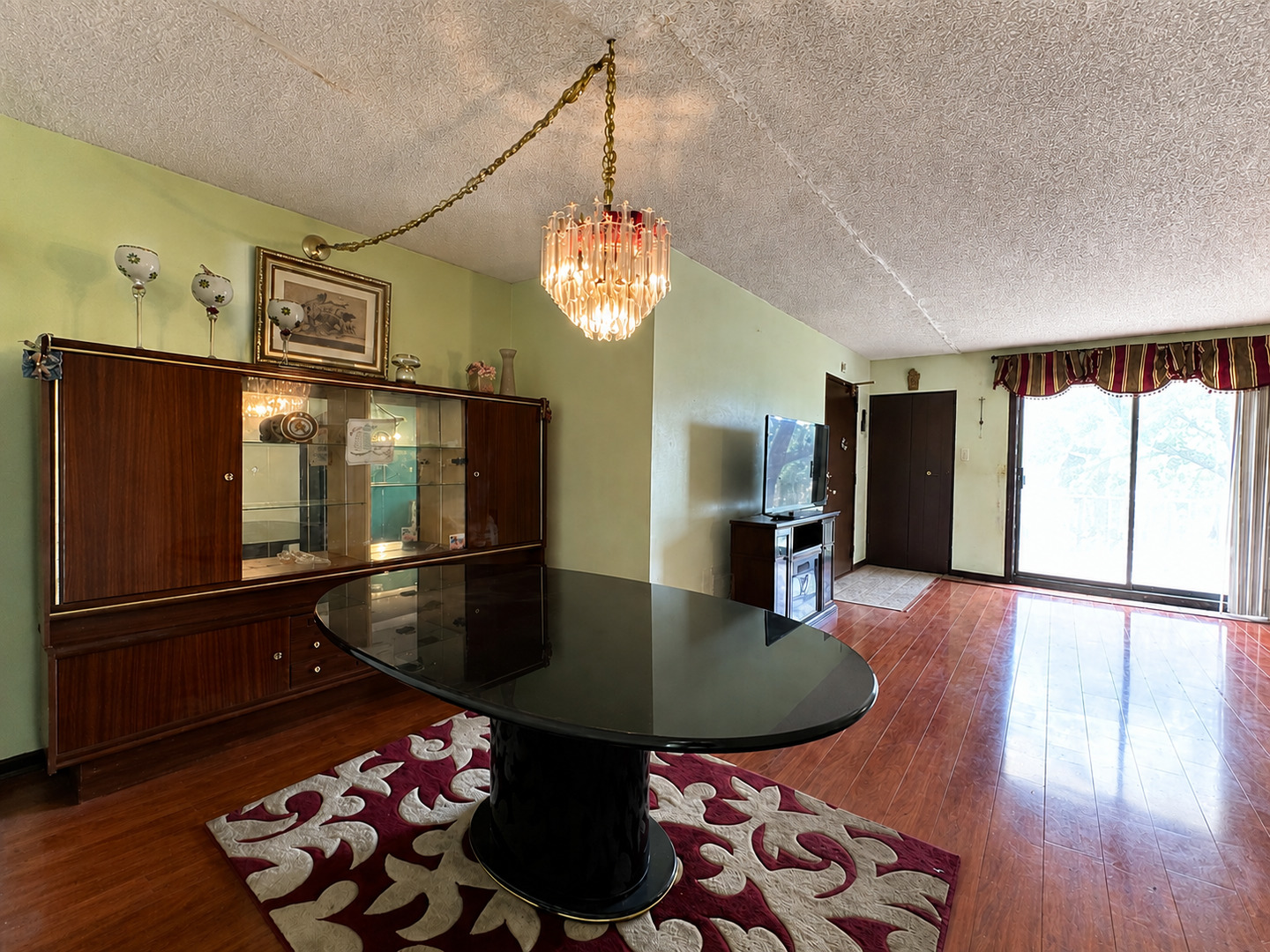 5408 Chateau Drive 3