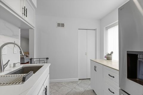 Tiny photo for 263 S Clubhouse Drive #205, Palatine, IL 60067 (MLS # 12575089)