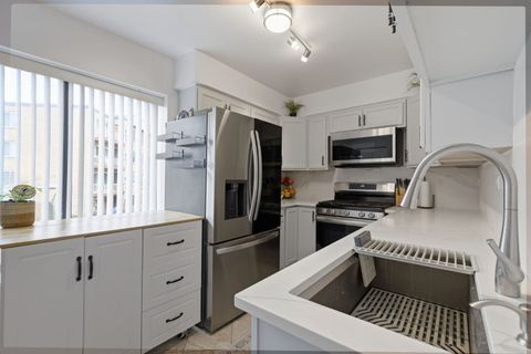 Tiny photo for 263 S Clubhouse Drive #205, Palatine, IL 60067 (MLS # 12575089)
