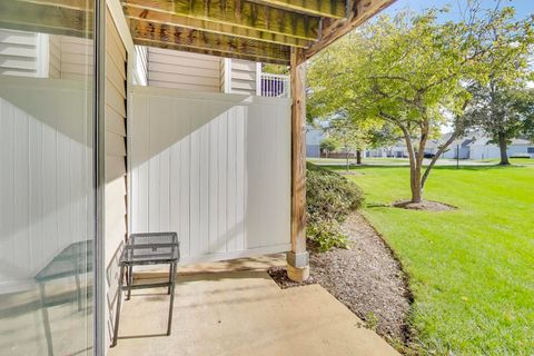 Tiny photo for 609 Hanover Court #X-1, Schaumburg, IL 60194 (MLS # 12501581)