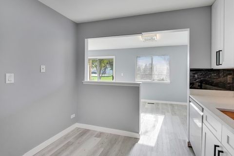 Tiny photo for 609 Hanover Court #X-1, Schaumburg, IL 60194 (MLS # 12501581)