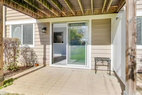 Tiny photo for 609 Hanover Court #X-1, Schaumburg, IL 60194 (MLS # 12501581)