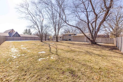 Tiny photo for 73 S Beck Road, Lindenhurst, IL 60046 (MLS # 12571540)