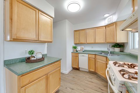 Tiny photo for 73 S Beck Road, Lindenhurst, IL 60046 (MLS # 12571540)