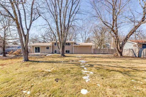 Tiny photo for 73 S Beck Road, Lindenhurst, IL 60046 (MLS # 12571540)