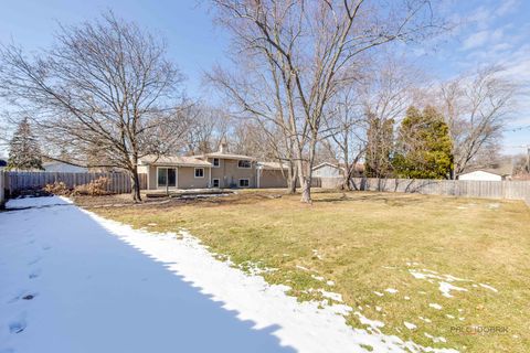 Tiny photo for 73 S Beck Road, Lindenhurst, IL 60046 (MLS # 12571540)