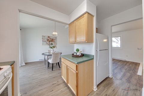 Tiny photo for 73 S Beck Road, Lindenhurst, IL 60046 (MLS # 12571540)