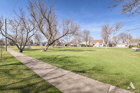 Tiny photo for 19 W Hattendorf Avenue, Roselle, IL 60172 (MLS # 12610106)