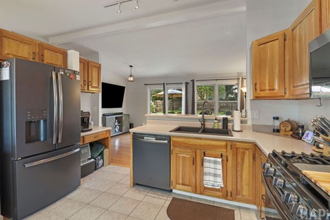 Tiny photo for 385 Northgate Road, Lindenhurst, IL 60046 (MLS # 12767414)
