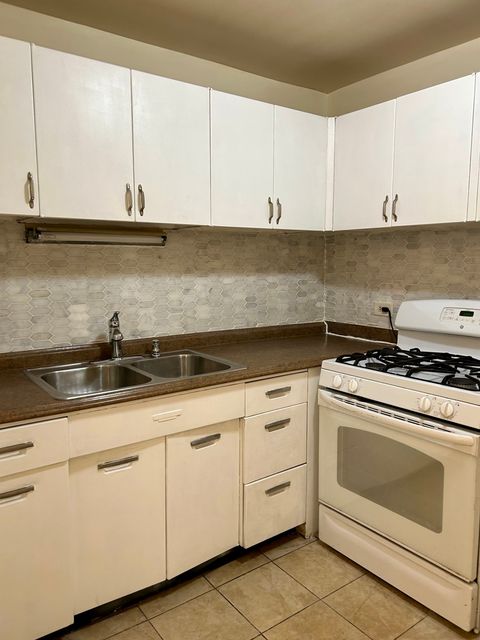 Tiny photo for 1450 E 55th Place #825S, Chicago, IL 60637 (MLS # 12569357)