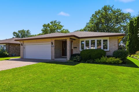 Photo of 9242 N Washington Street, Niles, IL 60714 (MLS # 12663248)