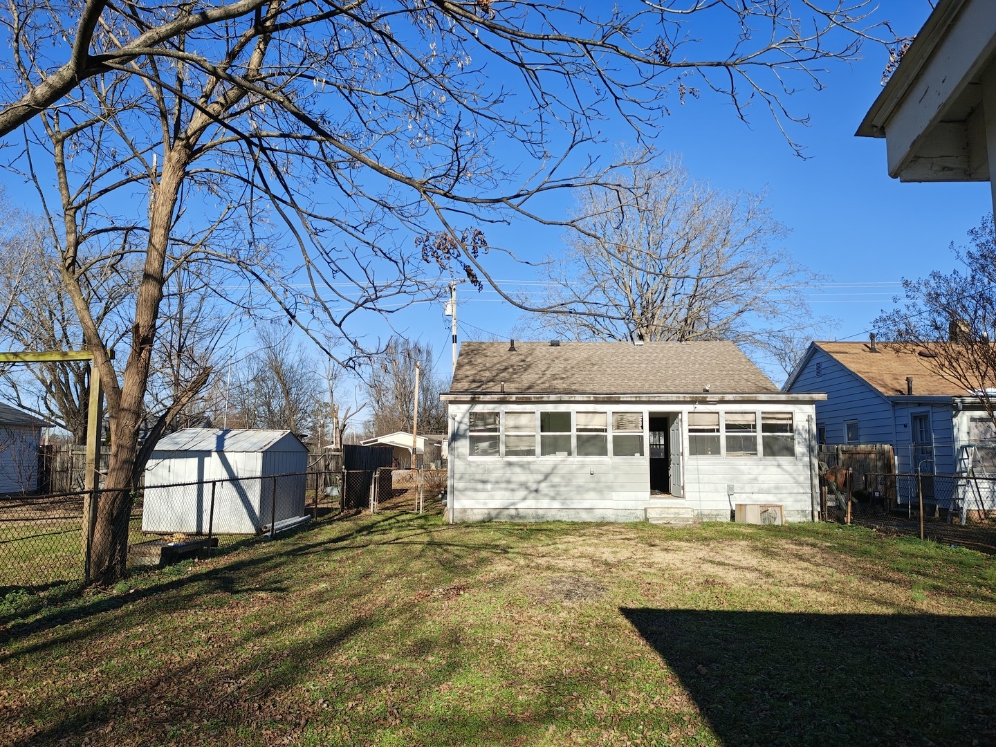 706 E 8th Street