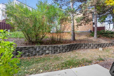 Tiny photo for 988 Butter Creek Court #4ND, Hoffman Estates, IL 60169 (MLS # 12589267)