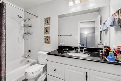 Tiny photo for 988 Butter Creek Court #4ND, Hoffman Estates, IL 60169 (MLS # 12589267)