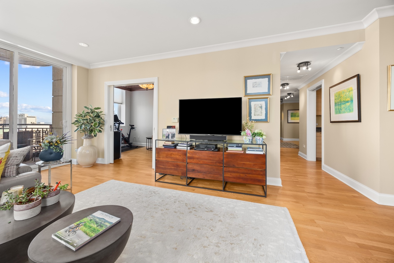 10 E Delaware Street 27E