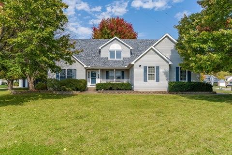 Photo of 4008 RALEIGH Avenue, Bettendorf, IA 52722 (MLS # 12781304)