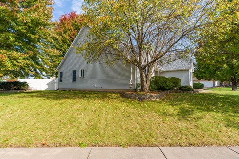 Tiny photo for 4008 RALEIGH Avenue, Bettendorf, IA 52722 (MLS # 12781304)