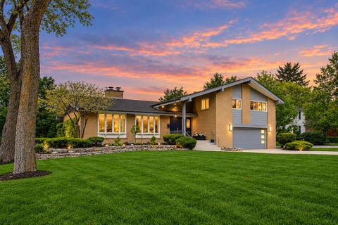 Photo of 360 S Prospect Avenue, Elmhurst, IL 60126 (MLS # 12774409)