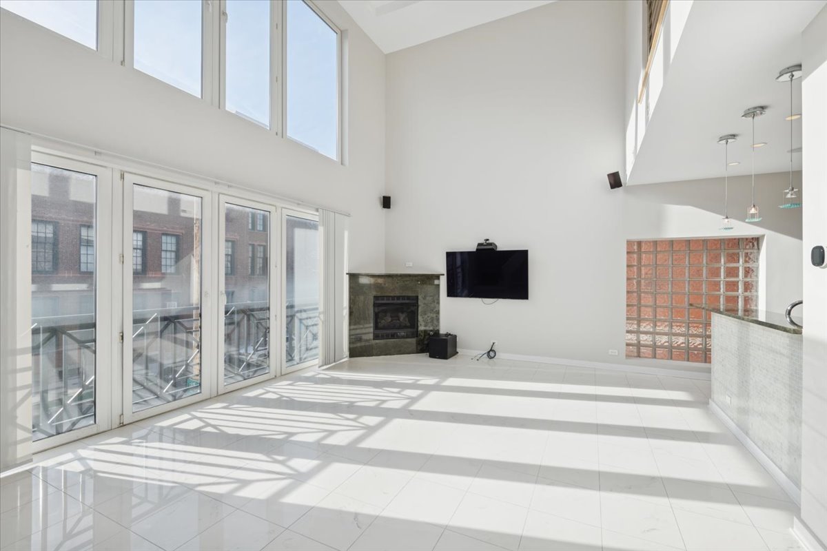 1614 W Augusta Boulevard 3