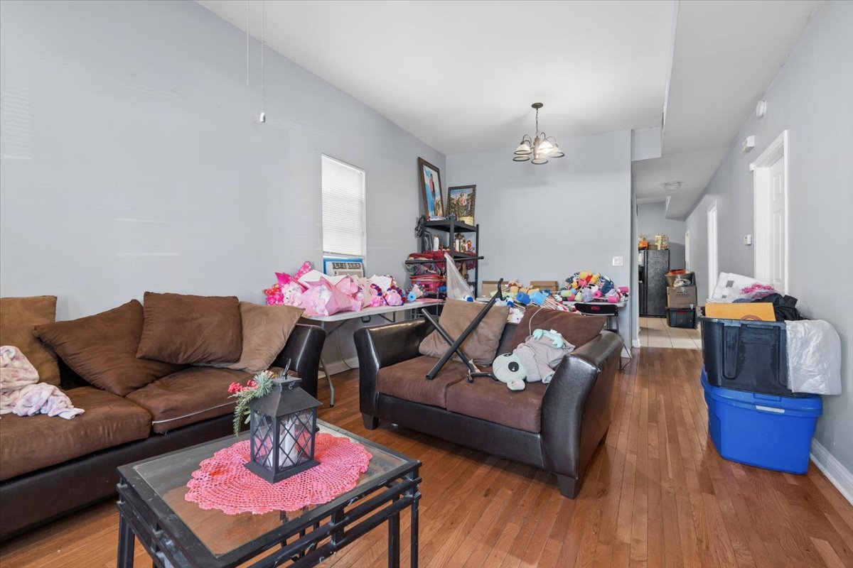 6029 S Loomis Boulevard