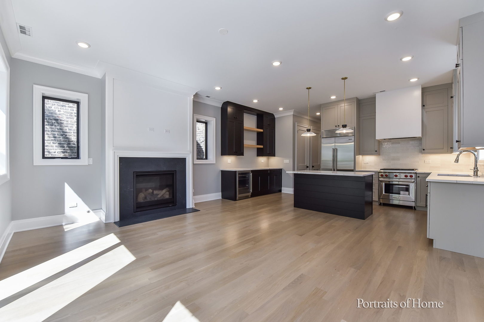 2135 N Lakewood Avenue 3