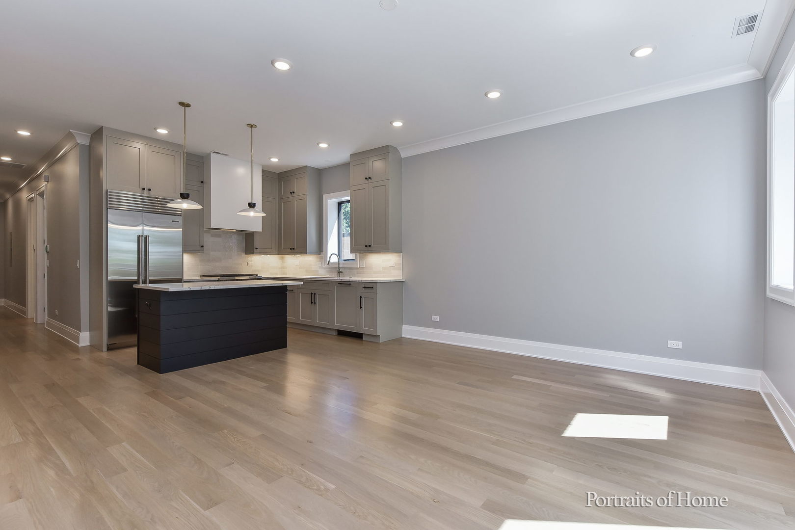 2135 N Lakewood Avenue 3