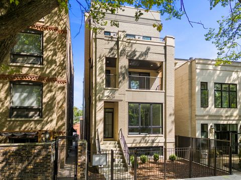 2135 N Lakewood Avenue 3 Chicago IL 60614