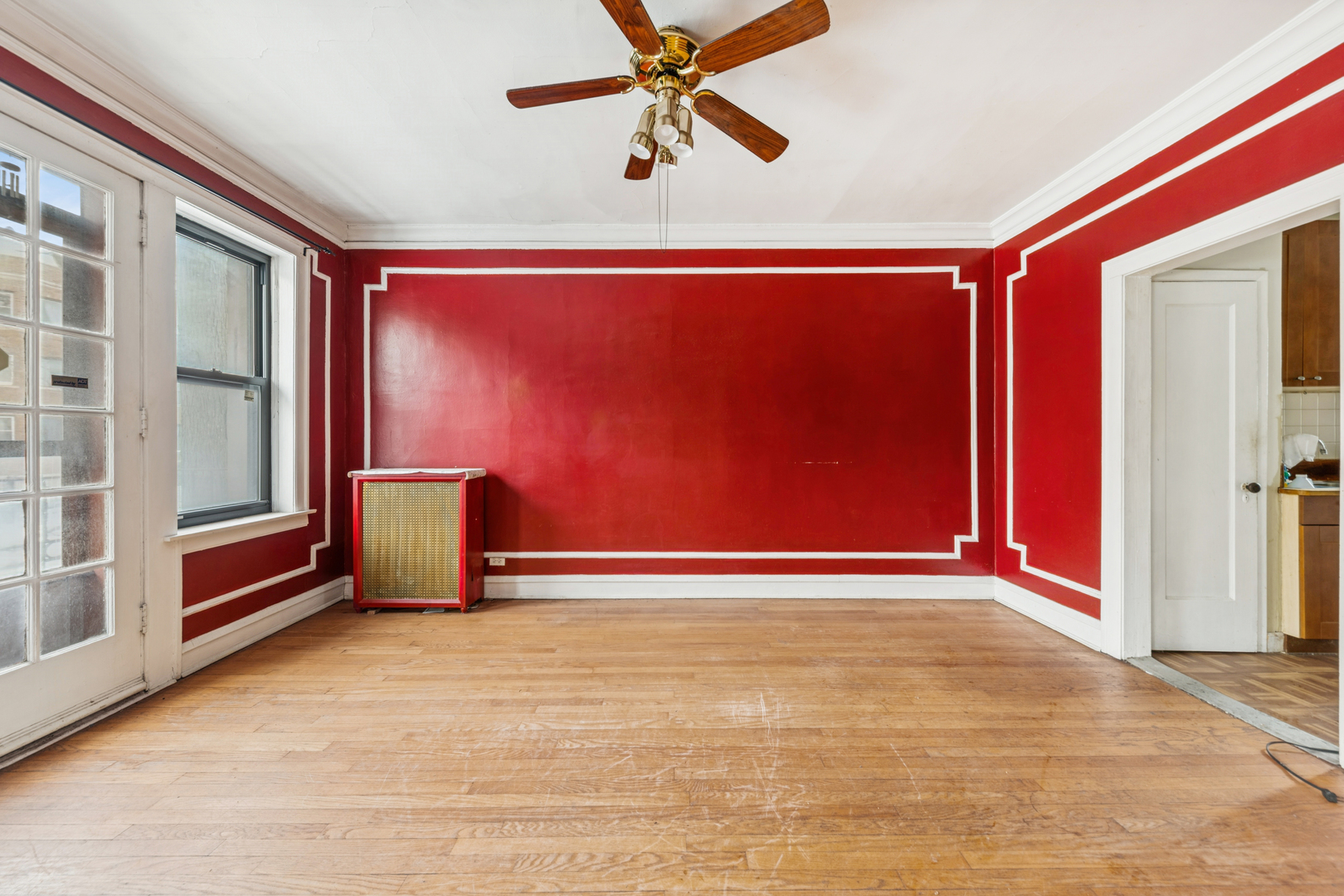 6851 S Paxton Avenue 1N