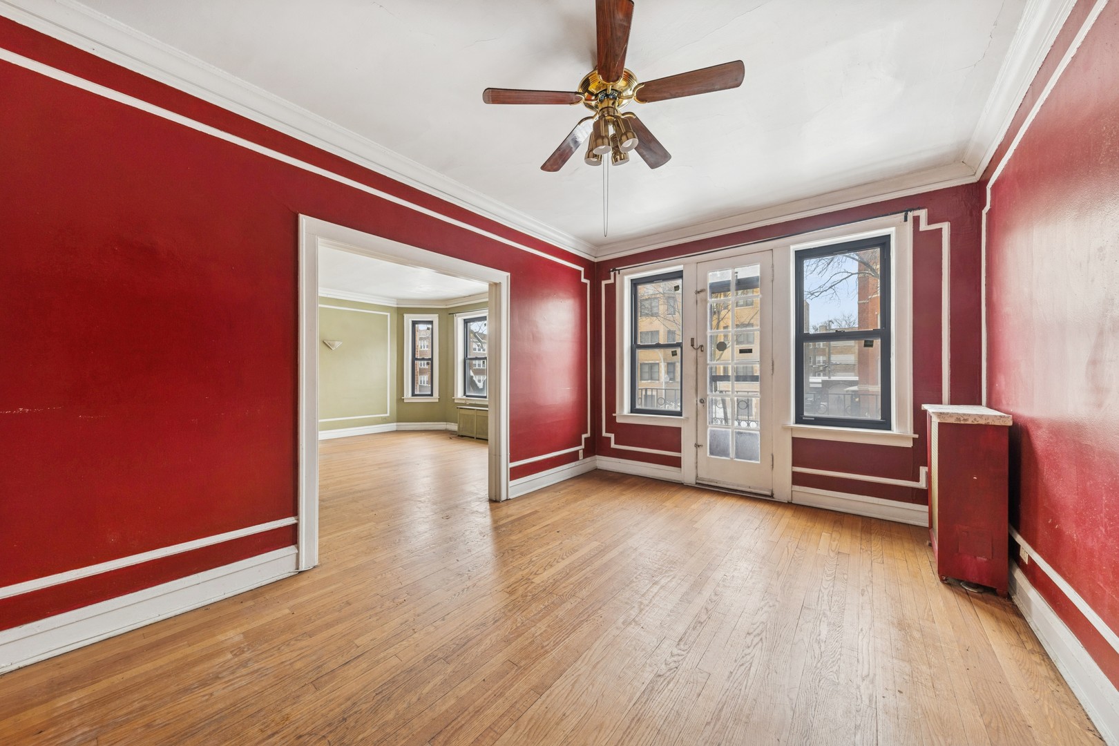 6851 S Paxton Avenue 1N