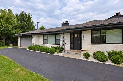 Tiny photo for 4754 W NORTH SHORE Avenue, Lincolnwood, IL 60712 (MLS # 12754418)