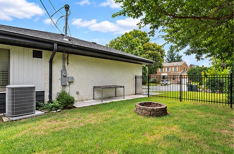 Tiny photo for 4754 W NORTH SHORE Avenue, Lincolnwood, IL 60712 (MLS # 12754418)