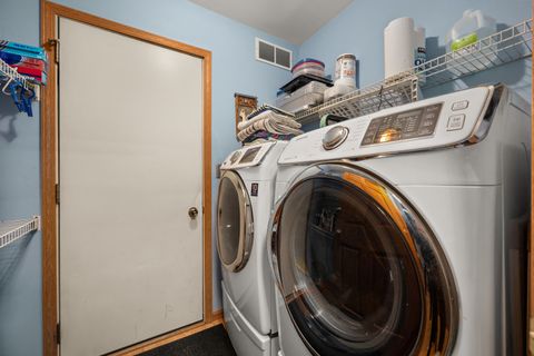 Tiny photo for 1122 Yorkshire Drive S, Sycamore, IL 60178 (MLS # 12552113)