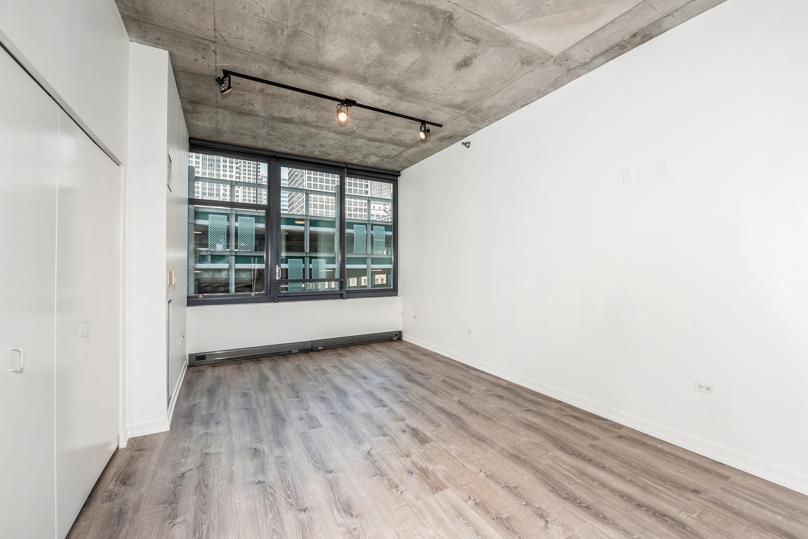 235 W Van Buren Street 1418