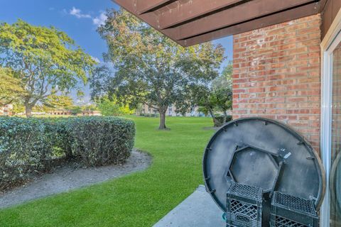 Tiny photo for 1085 Higgins Quarters Drive #104, Hoffman Estates, IL 60194 (MLS # 12485785)