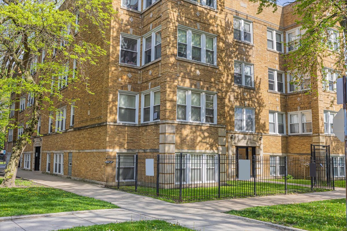 4855 N Springfield Avenue 3