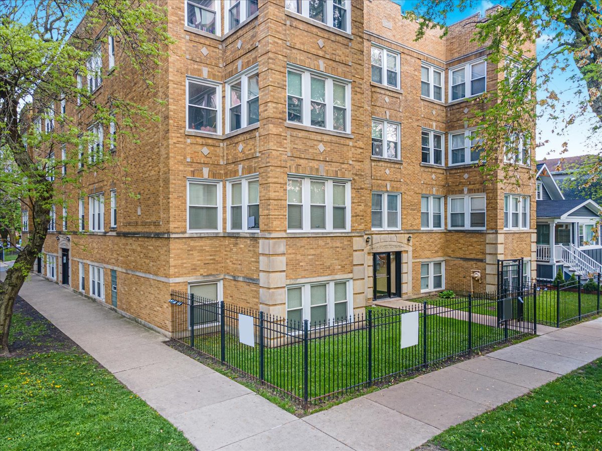 4855 N Springfield Avenue 3