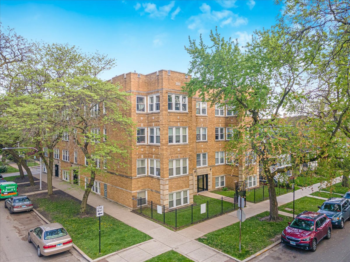 4855 N Springfield Avenue 3