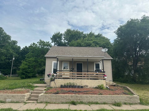 Photo of 710 5th Street W, Davenport, IA 52802 (MLS # 12662782)