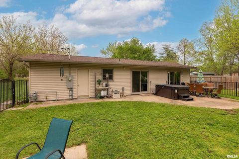 Tiny photo for 2017 W NORWOOD Drive, Carbondale, IL 62901 (MLS # EB459736)