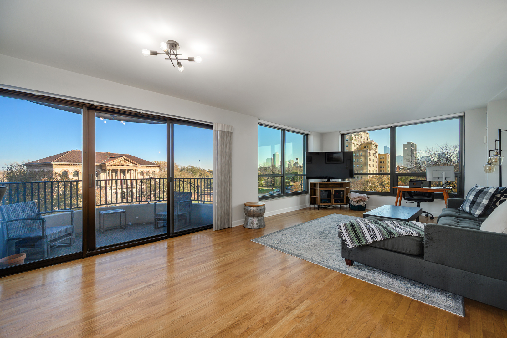 2020 N Lincoln Park West Street 3G