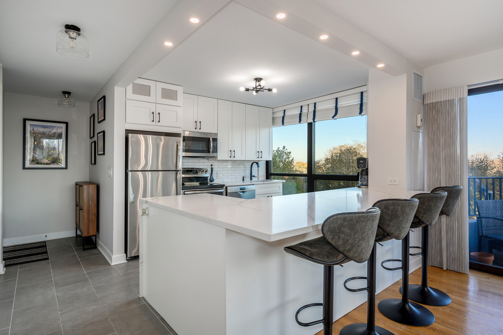 2020 N Lincoln Park West Street 3G