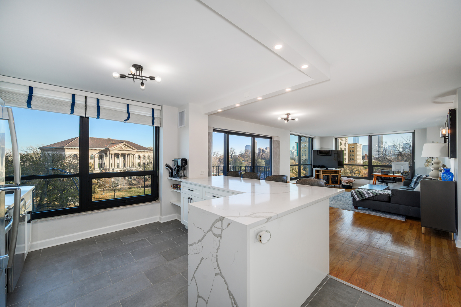 2020 N Lincoln Park West Street 3G